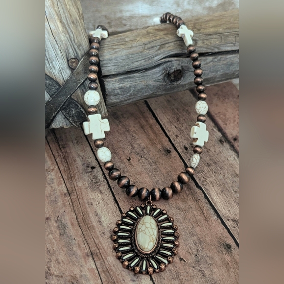 Copper & White Colored Stone Beaded Necklace With Pendant - Picture 3 of 7